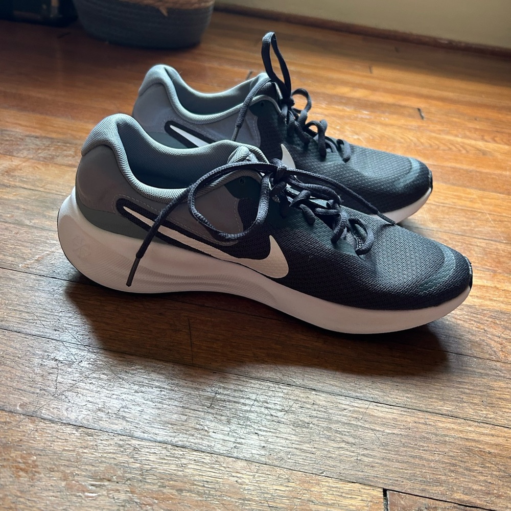 Nike Revolution 7 Unworn 9.5M Running Shoe